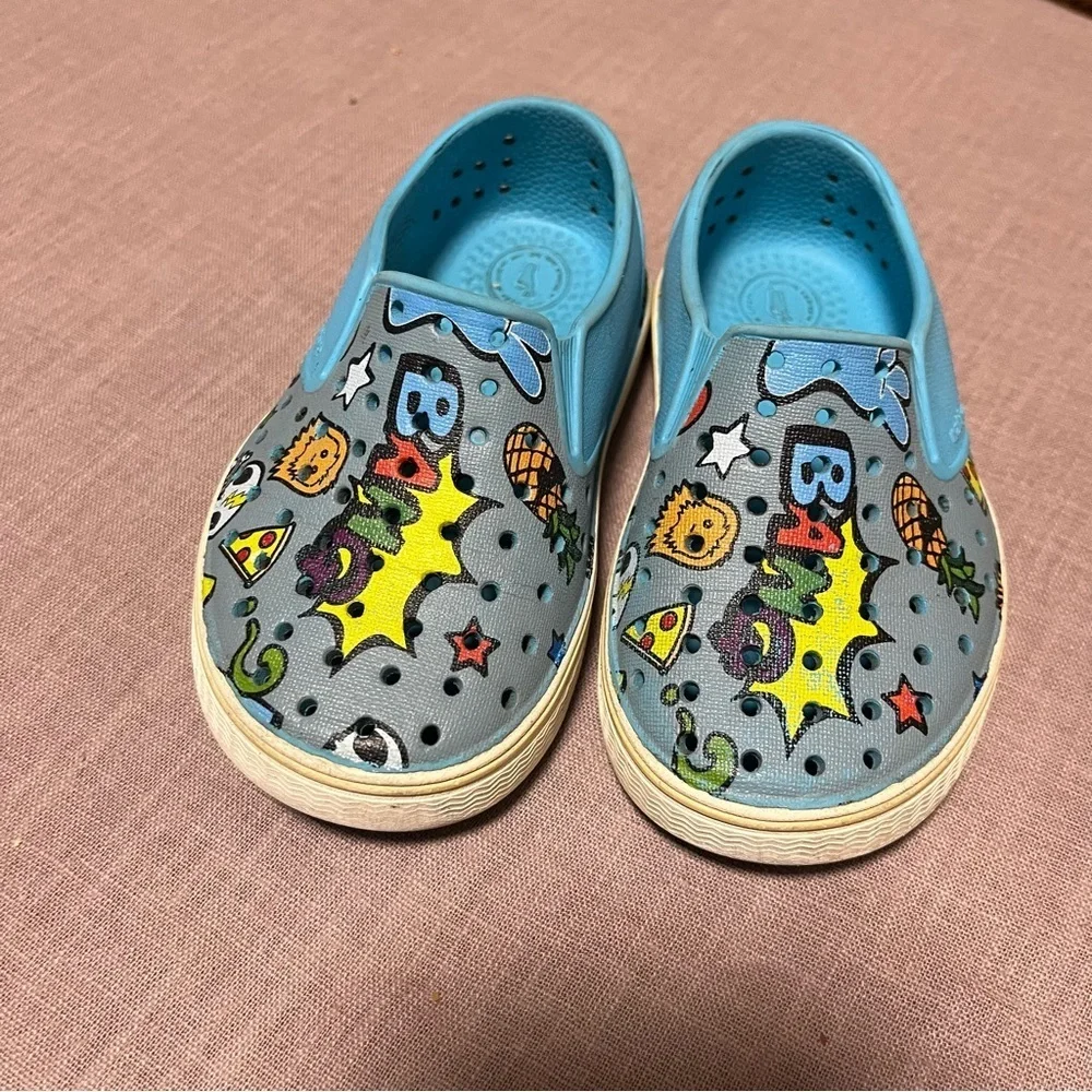 Native Kids Graphic Slip-On Shoes - Gray and Blue Mikes Print Size 8